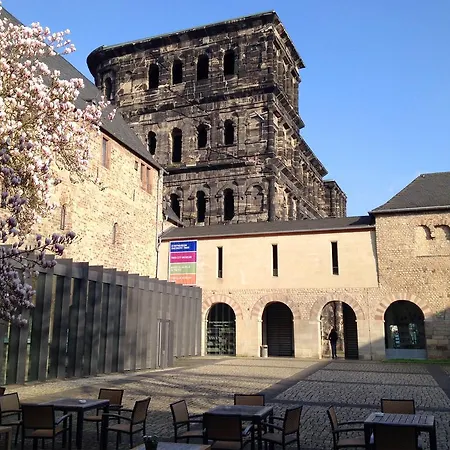 Hennen Lejlighed Konz